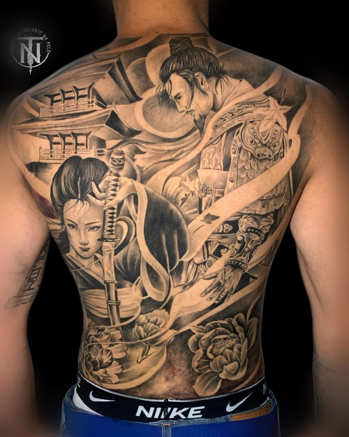 Tatuagem oriental nas costas